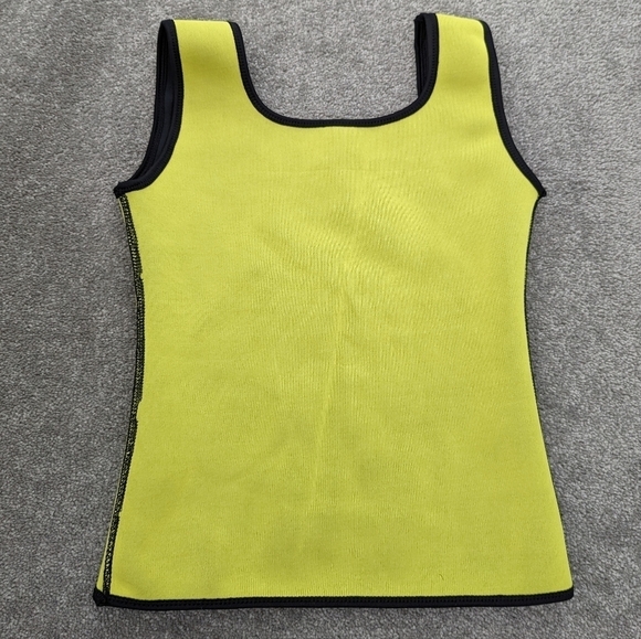 Black rash guard with yellow lining size Medium - Picture 8 of 8